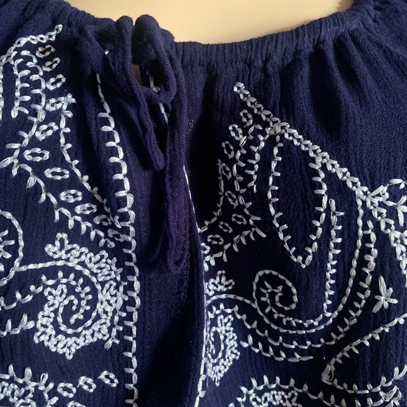 Women’s Boho top w/embellishment on front and key hole neck - Picture 3 of 8